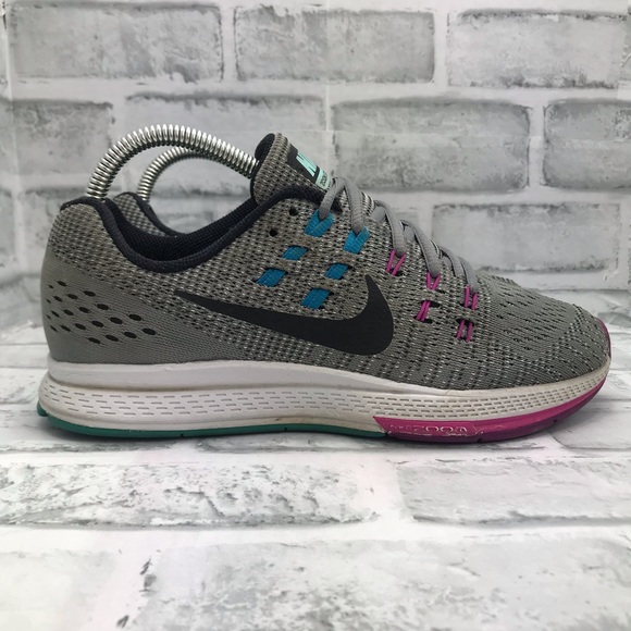 Nike Shoes - NIKE Zoom Structure 19